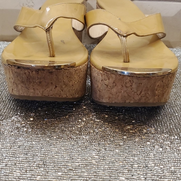 SOLD!! JIMMY CHOO Patent Thong Sandals - Size 40 - Picture 7 of 13